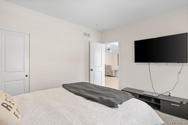 2317 Fiddlers Close Road, Washington, MO 63090