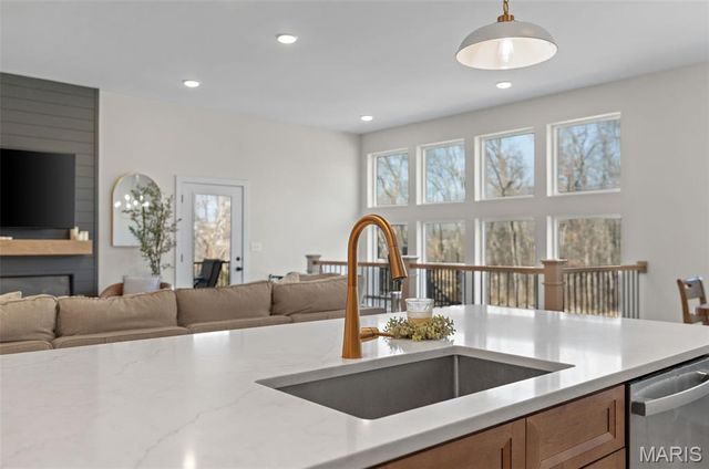 2317 Fiddlers Close Road, Washington, MO 63090