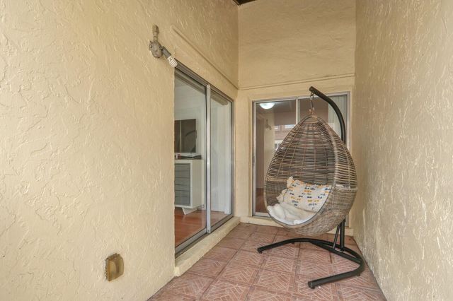 5272 Bosque Lane 31, West Palm Beach, FL 33415