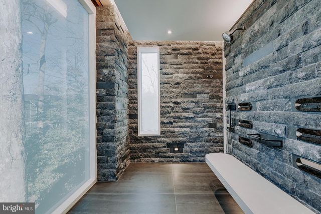 7029 LONGWOOD DR, Bethesda, MD 20817