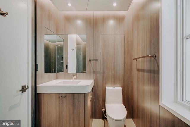 7029 LONGWOOD DR, Bethesda, MD 20817