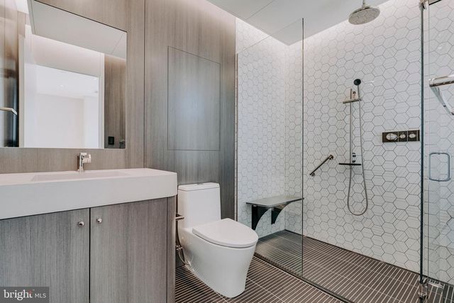 7029 LONGWOOD DR, Bethesda, MD 20817