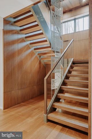 7029 LONGWOOD DR, Bethesda, MD 20817