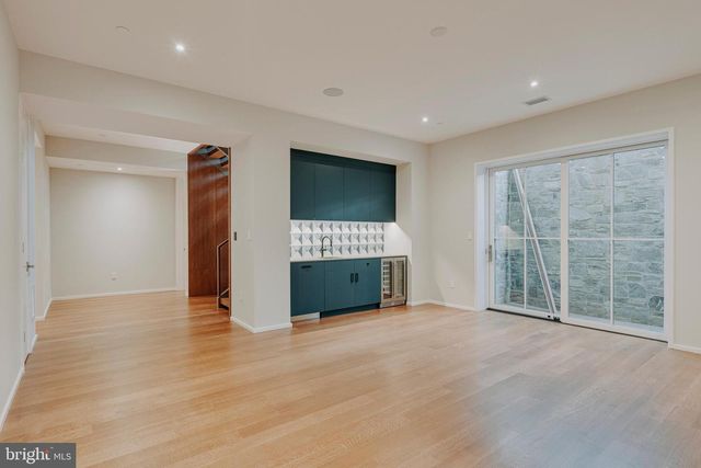 7029 LONGWOOD DR, Bethesda, MD 20817