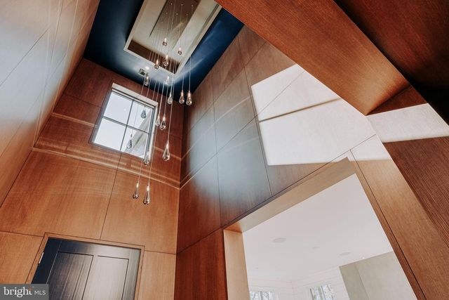 7029 LONGWOOD DR, Bethesda, MD 20817