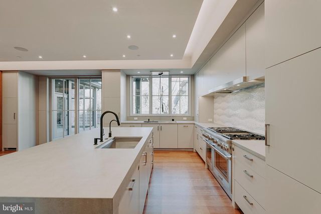 7029 LONGWOOD DR, Bethesda, MD 20817