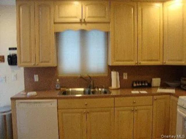 25 Elm Street, Greenvale, NY 11548