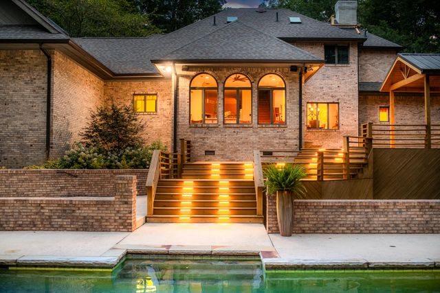 72 Cool Springs Road, Signal Mountain, TN 37377