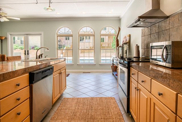 72 Cool Springs Road, Signal Mountain, TN 37377