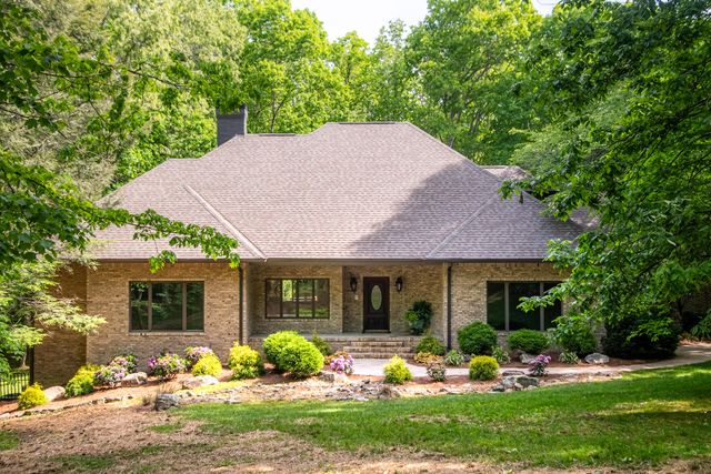72 Cool Springs Road, Signal Mountain, TN 37377
