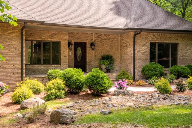 72 Cool Springs Road, Signal Mountain, TN 37377