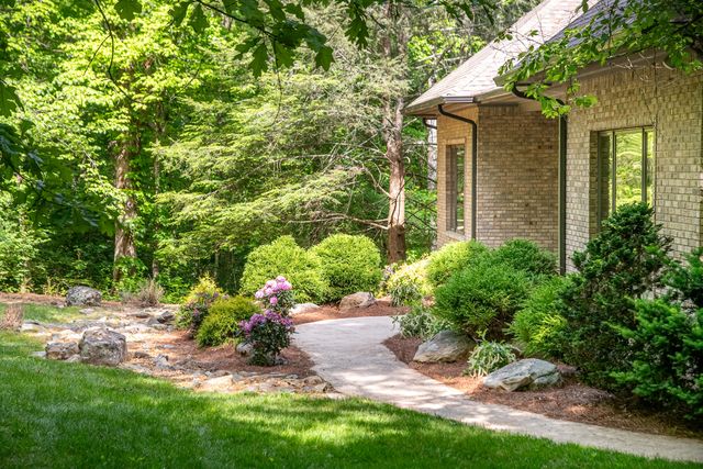 72 Cool Springs Road, Signal Mountain, TN 37377