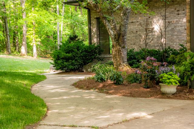 72 Cool Springs Road, Signal Mountain, TN 37377