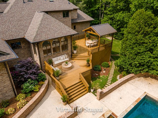 72 Cool Springs Road, Signal Mountain, TN 37377
