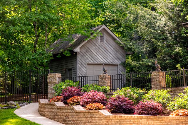 72 Cool Springs Road, Signal Mountain, TN 37377