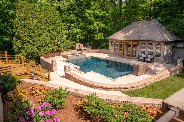 72 Cool Springs Road, Signal Mountain, TN 37377