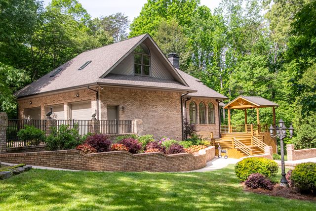 72 Cool Springs Road, Signal Mountain, TN 37377