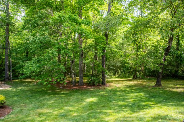 72 Cool Springs Road, Signal Mountain, TN 37377