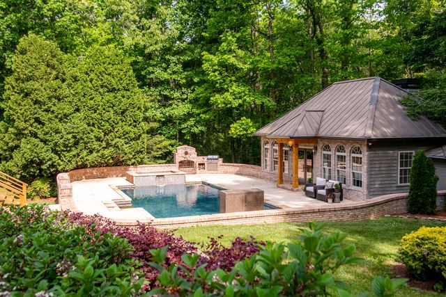 72 Cool Springs Road, Signal Mountain, TN 37377