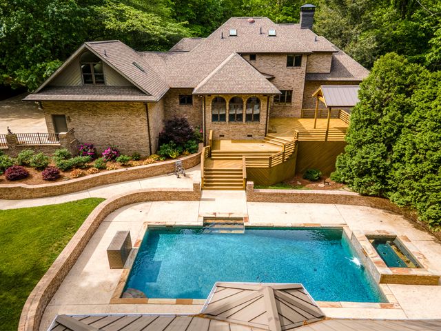 72 Cool Springs Road, Signal Mountain, TN 37377