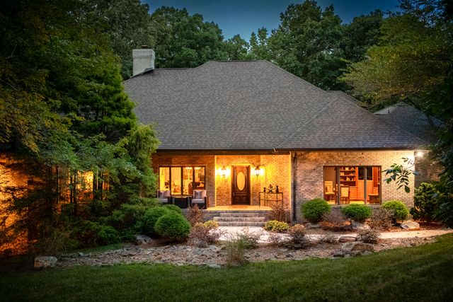 72 Cool Springs Road, Signal Mountain, TN 37377