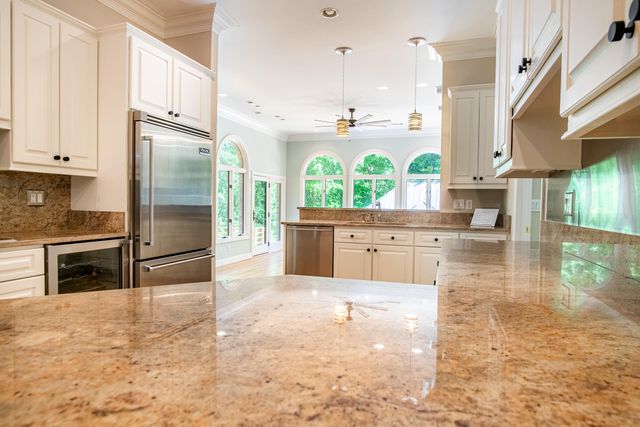 72 Cool Springs Road, Signal Mountain, TN 37377