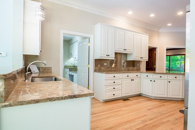 72 Cool Springs Road, Signal Mountain, TN 37377