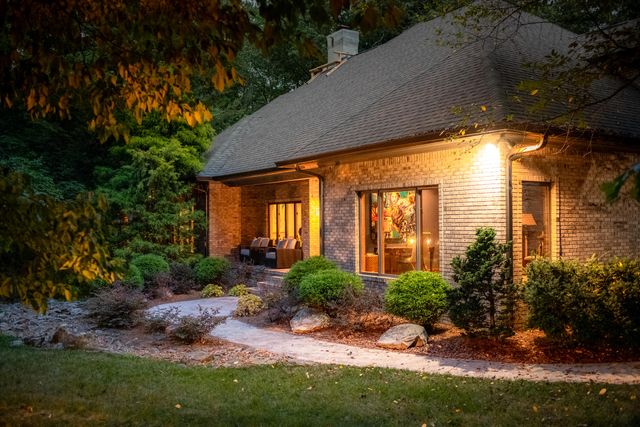 72 Cool Springs Road, Signal Mountain, TN 37377