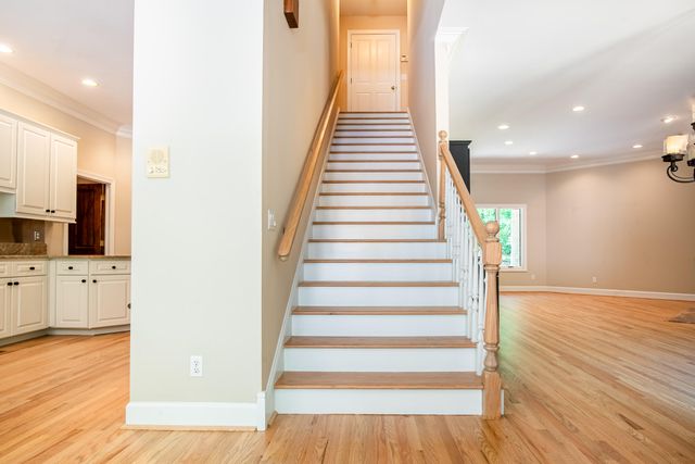 72 Cool Springs Road, Signal Mountain, TN 37377