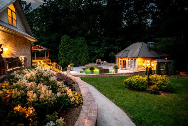 72 Cool Springs Road, Signal Mountain, TN 37377