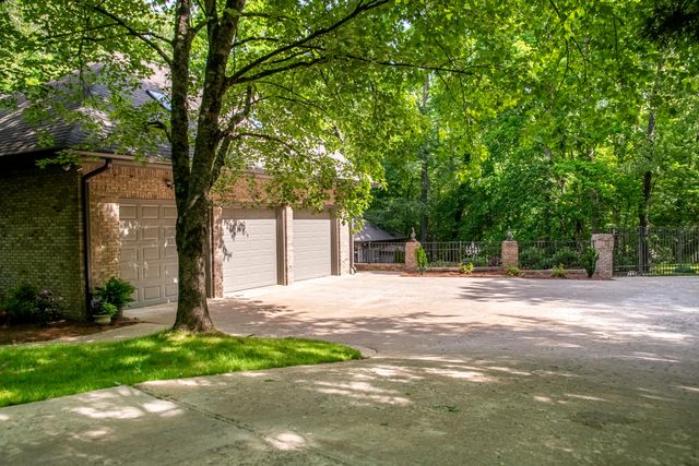 72 Cool Springs Road, Signal Mountain, TN 37377