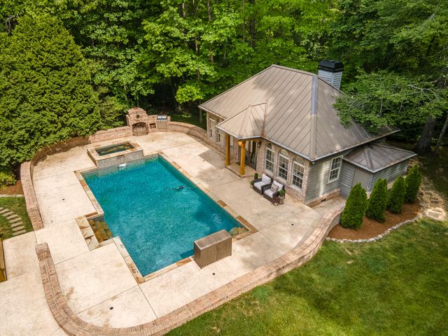 72 Cool Springs Road, Signal Mountain, TN 37377