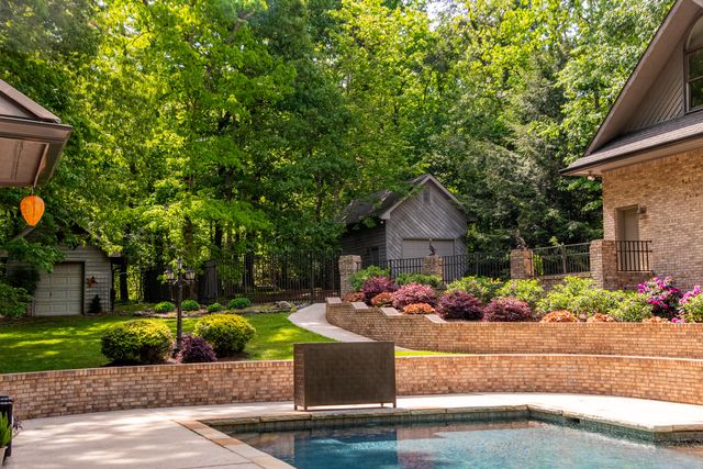 72 Cool Springs Road, Signal Mountain, TN 37377