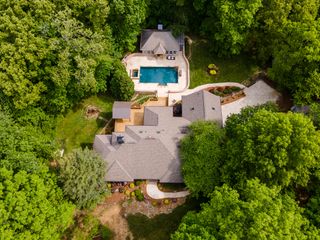 72 Cool Springs Road, Signal Mountain, TN 37377