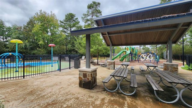 135 Piney Pathway, Magnolia, TX 77354