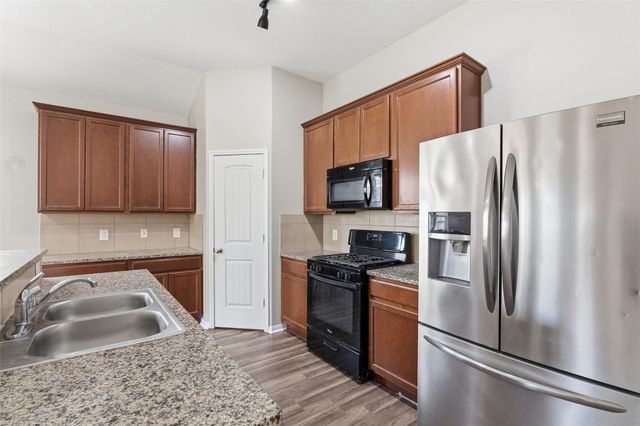 135 Piney Pathway, Magnolia, TX 77354