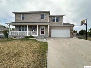 8621 Lavender Circle, Lincoln, NE 68505
