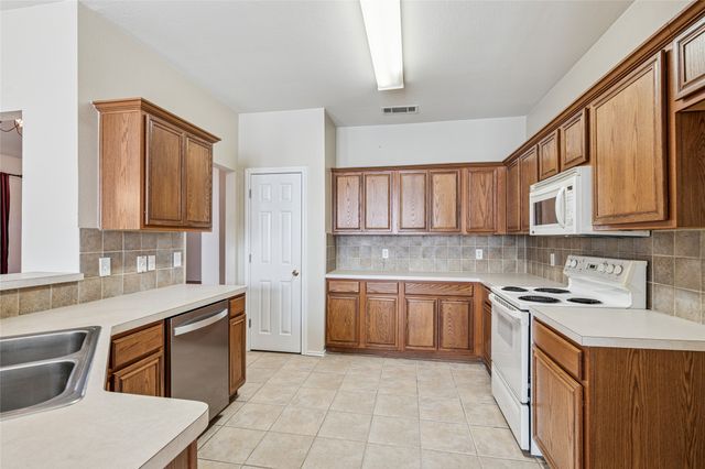 617 Silverbrook Drive, Saginaw, TX 76179