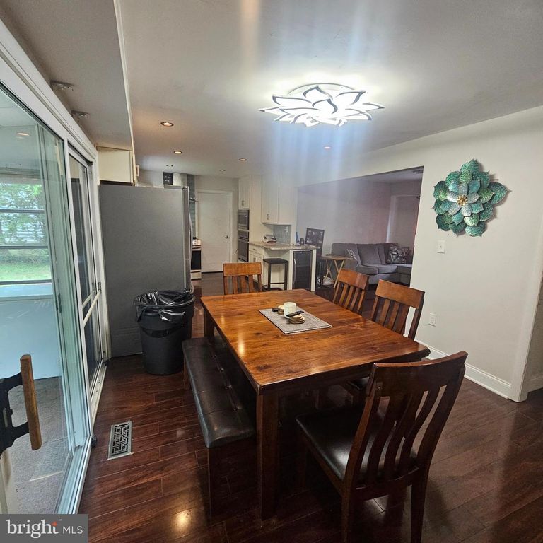 Image 9 of property listing at 12805 BELHURST LN, Bowie, MD 20715