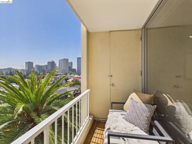 320 Lee St 702, Oakland, CA 94610