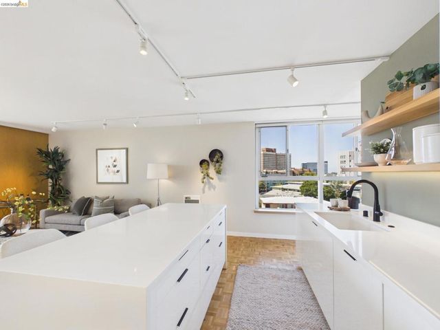 320 Lee St 702, Oakland, CA 94610