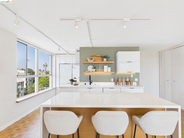 320 Lee St 702, Oakland, CA 94610