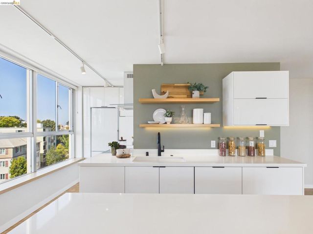 320 Lee St 702, Oakland, CA 94610
