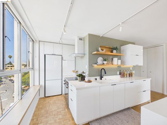 320 Lee St 702, Oakland, CA 94610