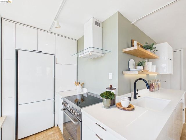 320 Lee St 702, Oakland, CA 94610