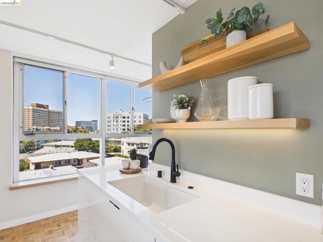 320 Lee St 702, Oakland, CA 94610