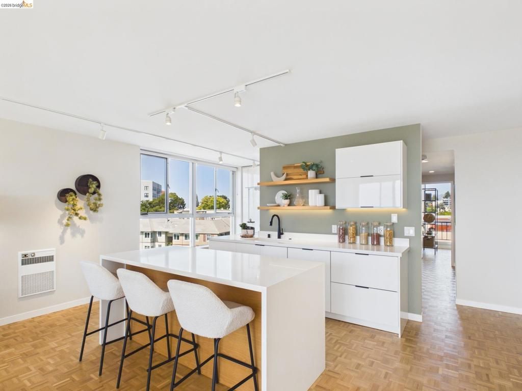 320 Lee St 702, Oakland, CA 94610