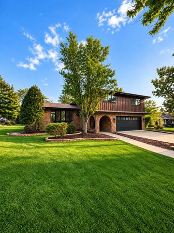 725 Birchwood Road, Frankfort, IL 60423