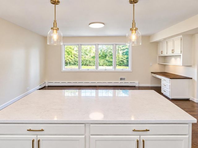 725 Birchwood Road, Frankfort, IL 60423