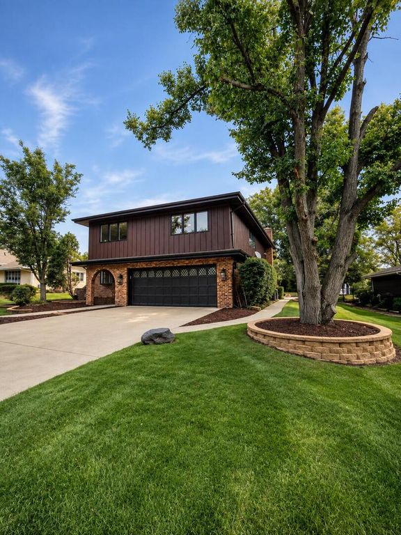 725 Birchwood Road, Frankfort, IL 60423